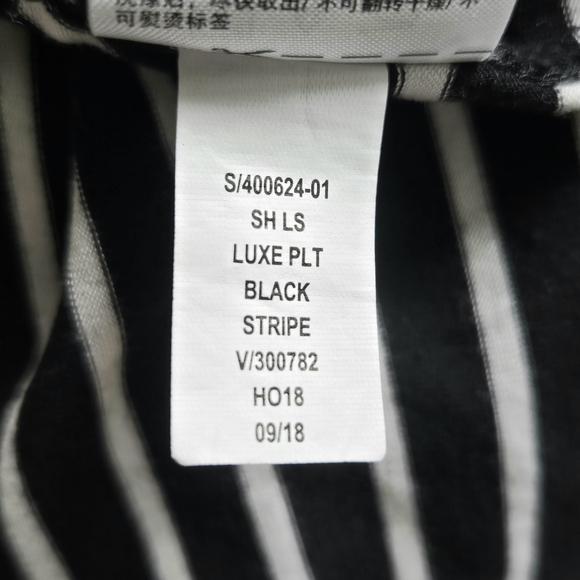 GAP Luxe Hi-Lo Pleated Back V-neck Boxy Tee, Dorman Sleeves, Black/White Stripe - Picture 8 of 8